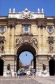 p0001515 La Puerta del Leon, que toma su nombre de los cuatro leones que la coronan.