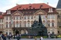 p0000995 Monumento al reformador religioso Jan Hus, frente al Palacio Golz-Kinsky.