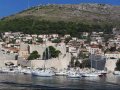 dubrovnik-25 Vista de Dubrovnik y su muralla, desde el puerto.