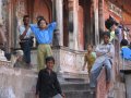 img_2669 Los nios del colegio frente al Hawa Mahal se alborotan al verme haciendo fotos desde el suelo