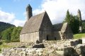 p0002688 El monasterio de Glendalough, fundado por San Kevin. En la foto, Saint Kevin's Kitchen, oratorio del siglo XI