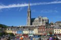 p0002773 La catedral de San Colman preside la colorida vista desde el puerto de Cobh