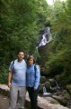 p0002825 David y Yolanda en la cascada de Torc
