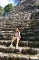 p0002264 Tomando un descanso entre las ruinas