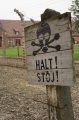 auschwitz-13 Signo de peligro de electrocucin en el Campo de Concentracin de Auschwitz