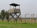 auschwitz-28 Puesto de vigilancia junto a las vas del Campo de Concentracin de Birkenau