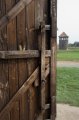 auschwitz-31 Vista desde el interior de uno de los barracones de prisioneros del Campo de Concentracin de Birkenau