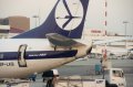 varsovia-01 Un avin de LOT y la terminal del Aeropuerto de Varsovia son nuestra primera visin de este pas