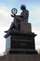 varsovia-20 Monumento a Coprnico, presidiendo la calle Krakowskie Przedmiescie, tambin conocida como la Ruta Real