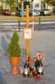 varsovia-72 Un simple y emotivo monumento recuerda al Papa Juan Pablo II en la Plaza Marszalka Pilsudskiego
