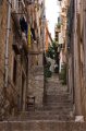 dubrovnik-10 Una de las callejuelas que parten desde la avenida de la Placa.