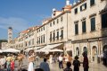 dubrovnik-14 La Placa o Stradun, avenida principal de Dubrovnik, est construida en totalmente en mrmol, aglutina la mayor parte de edificios ilustres de la ciudad.