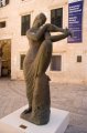 dubrovnik-21 Frente a la catedral se encuentra esta famosa escultura de Ivan Mestrovic, reproduccin de la original, que se encuentra en Split.