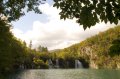 plitvice-11 Una vista general de uno de los lagos con las omnipresentes cascadas.