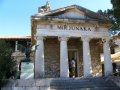 rijeka-13 Edificio central ubicado en el Castillo de Trsat, custodiado por la figura de un dragn alado.