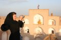img_1917 Yolanda fotografiando la puesta de sol desde los tejados del Hosseinieh