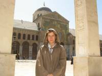 Las mujeres, para visitar las mezquitas deben necesario cubrirse la cabeza y llevar una tnica larga, as como descalzarse
