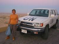 Aunque este coche venia desde Irak, durante nuestro viaje por Oriente Medio pudimos ver muchisimos coches de Naciones Unidas que colaboran en todos estos paises