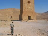 Para visitar las torres funerarias, el encargado de las llaves debe abrir cada torre, siempre que haya alguien interesado en subir al interior