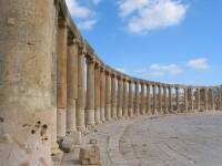Columnas de la Plaza Oval  o Foro de Jerash