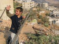 Es una autentica lstima las condiciones en la que han de vivir estos nios y sus familias. An mantienen la esperanza de poder regresar algn da a las tierras de las que fueron expulsados