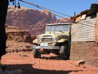 En la actualidad, los beduinos prefieren los 4x4 a los camellos