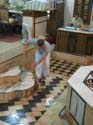 Uno de los empleados, limpiando el interior del Hammam az-Zahariyya