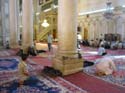 Todo el suelo del interior de la mezquita est cubierta por cmodas alfombras