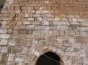 Inscripciones rabes alrededor de la puerta principal del castillo