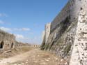 Krak posee un doble muro defensivo, que le convertiria casi en inexpugnable