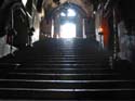 Desde la iglesia, las escaleras que llevan al exterior 
