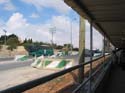 El paso de autobuses de viajeros est restringido, y es por ello que los poquisimos turistas que se acercan a Beln, han de conseguir algn otro tipo de transporte hasta el centro del pueblo y la Iglesia de la Natividad