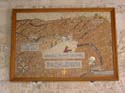 En el patio de la iglesia catlica, un cuadro mosaico indica la ubicacin de la Baslica de la Natividad, la Gruta de la Leche, el Campo de los Pastores, donde tuvo lugar la Anunciacin, y la ciudad de Jerusalem