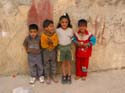 La simpata y el buen humor, as como su educacin, es la norma en los nios palestinos. Es admirable observar la importancia que otorgan a la educacin y a los estudios los palestinos cuando se trata de sus hijos. Muchos abogados y mdicos han salido de estas calles