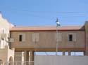 Este corredor conecta con el nuevo edificio que han construido para albergar las oficinas administrativas de atencin al pblico (emisin de documentos, etc)
