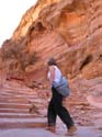La subida hasta el Monasterio es algo empinada y con bastantes escalones, unos 800 peldaos