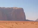 Los jebels o montaas rodean Wadi Rum