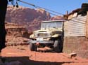 En la actualidad, los beduinos prefieren los 4x4 a los camellos