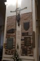 varsovia-36 En la Iglesia de San Martin se conserva un crucifijo cuya mitad superior se quem durante el Levantamiento de Varsovia de 1944 y ha sido sustituida por una escultura metlica